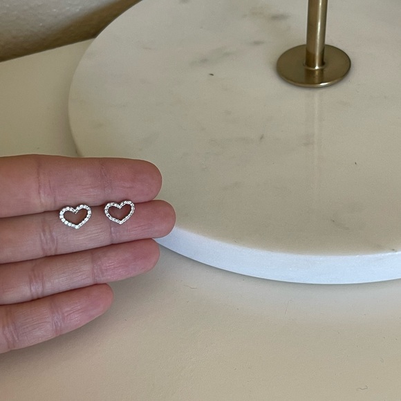 NEW Silver stud earrings small heart shaped - Picture 2 of 5